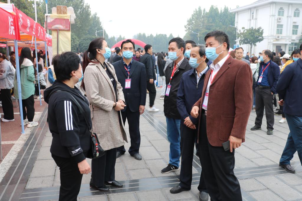 校领导王建生、李宝洲、刘云兵到我院迎新点指导工作